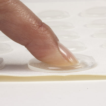 Qadam adhesive mineral-oil gel dots – in use